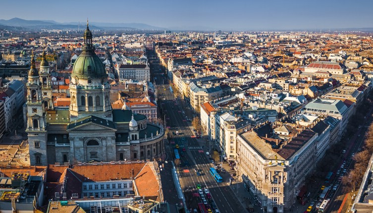 định cư hungary 2025